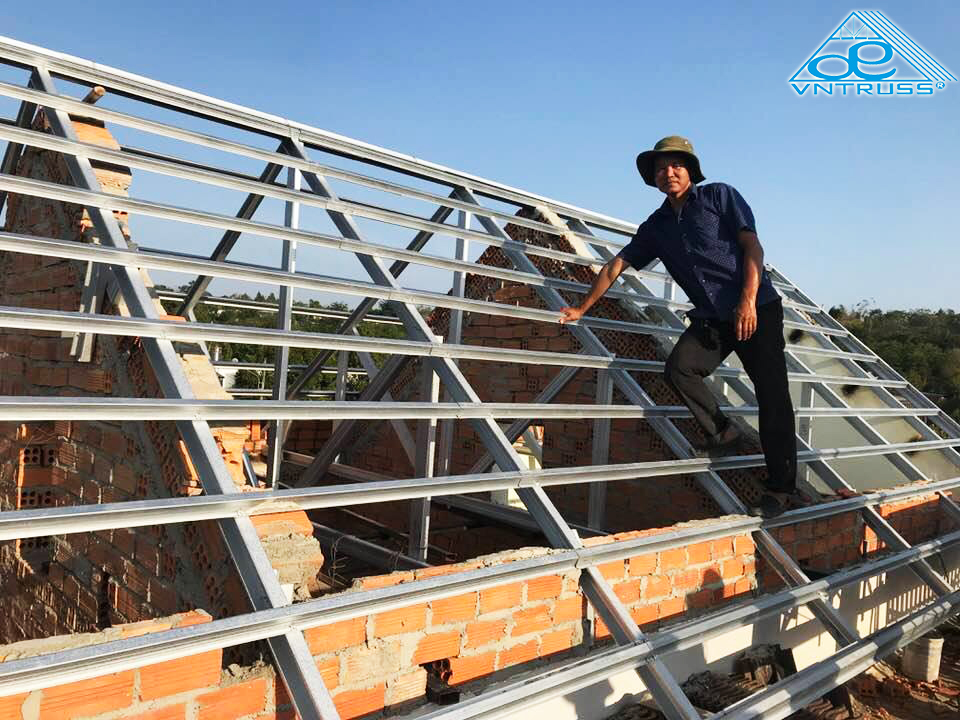 THAY VÌ KÈO SẮT HỘP BẰNG VÌ KÈO THÉP NHẸ VNTRUSS CHO KẾT CẤU MÁI THÁI LỢP NGÓI